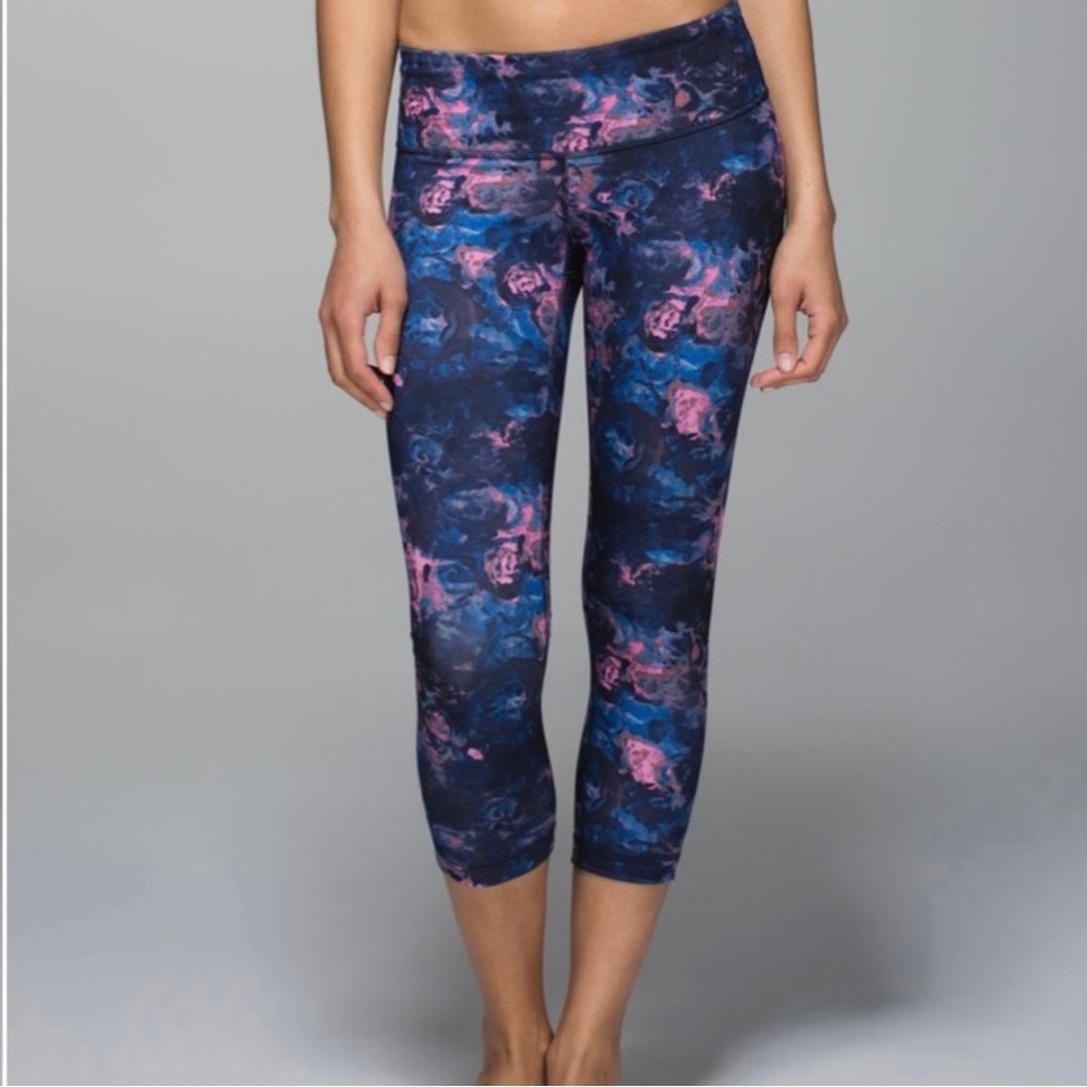 LULULEMON CROPPED MIDRISE WUNDER UNDER LEFGINGS..! Size 6